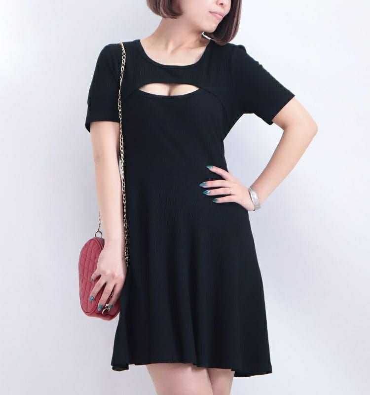 大きいサイズ レディース 胸元カッティング入りフレアワンピース　jp330