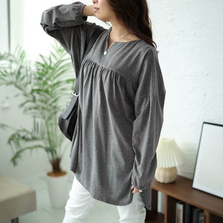 大きいサイズ レディース 切替えギャザープルオーバー　bai-0145 チャコール