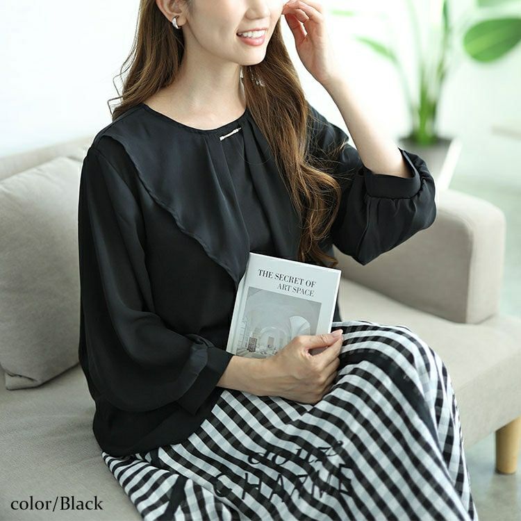 大きいサイズ レディース ゴールドパーツ付きラッフルブラウス　mncut-142545