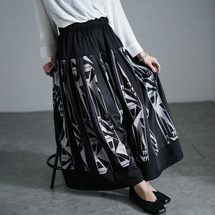 大きいサイズ レディース 幾何学柄タックフレアワイドパンツ　u2-0103