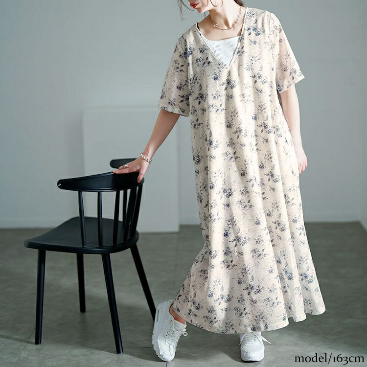 大きいサイズ レディース 花柄シフォンジャガード深Vネックワンピース　maru-30141