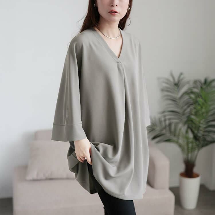 大きいサイズ レディース 接触冷感Vネック胸タックチュニック　nw-25027 グレー