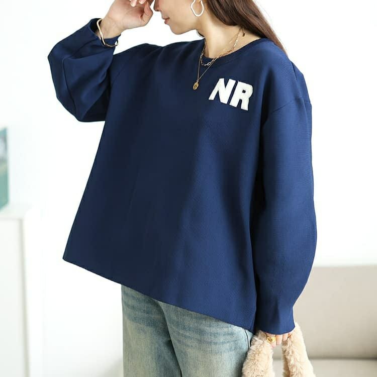 大きいサイズ レディース サガラ刺繍ロゴワッペンボリューム袖ニット　sum-0035