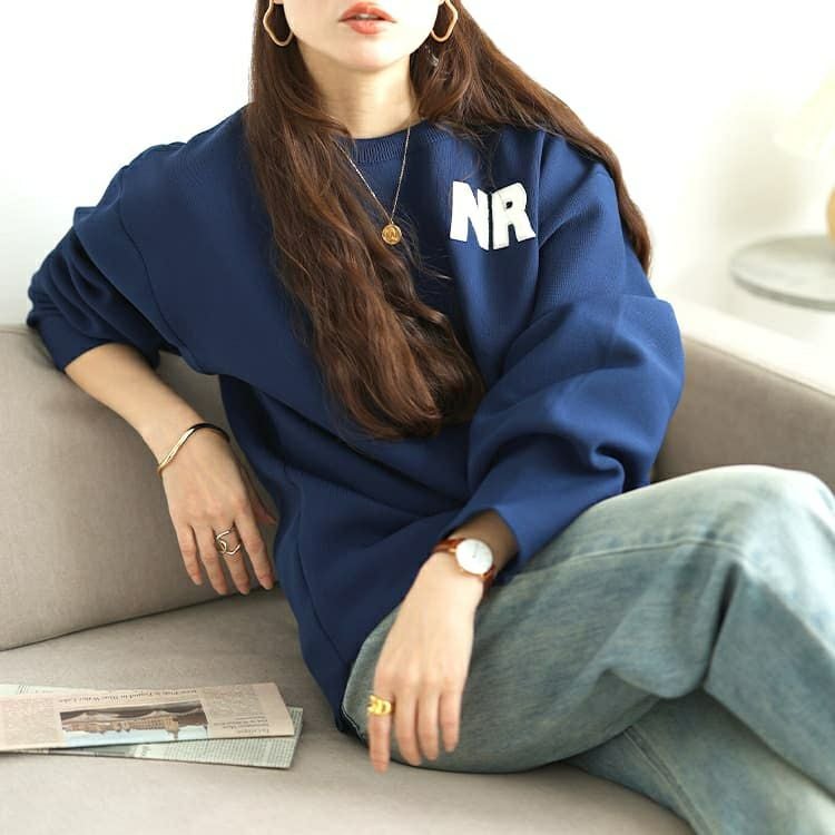 大きいサイズ レディース サガラ刺繍ロゴワッペンボリューム袖ニット　sum-0035