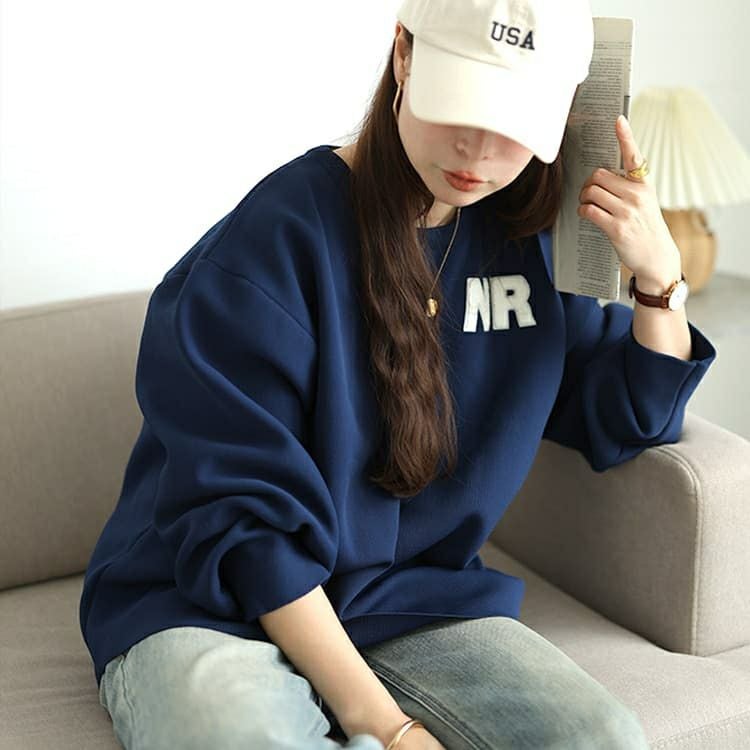 大きいサイズ レディース サガラ刺繍ロゴワッペンボリューム袖ニット　sum-0035