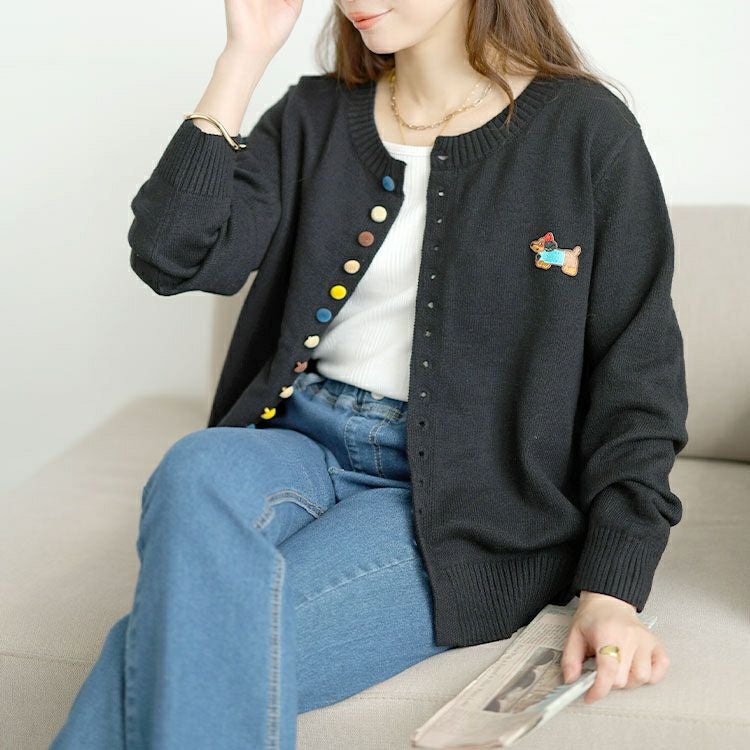 大きいサイズ レディース カラフルボタンワッペン付きニット
