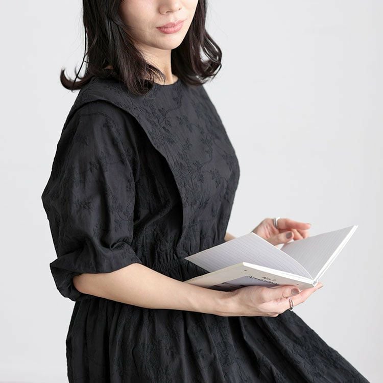 大きいサイズ レディース 花刺繍ショルダータックワンピース