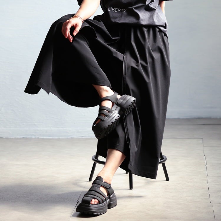 大きいサイズ レディース センターZIPスカート風ワイドパンツ