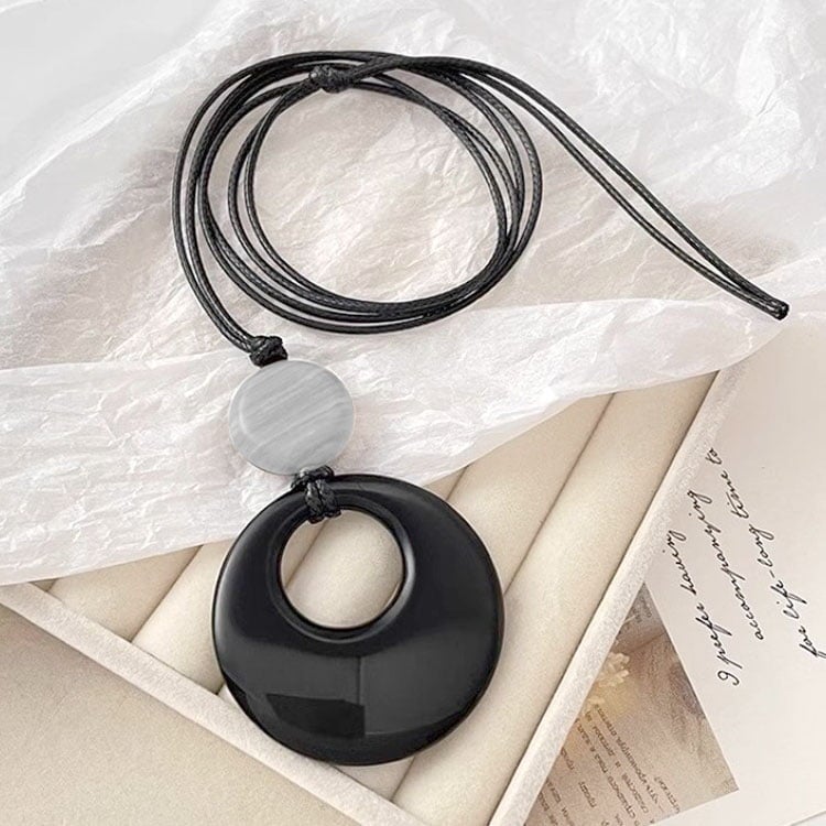 大きいサイズ レディース モダンサークル革紐ネックレス