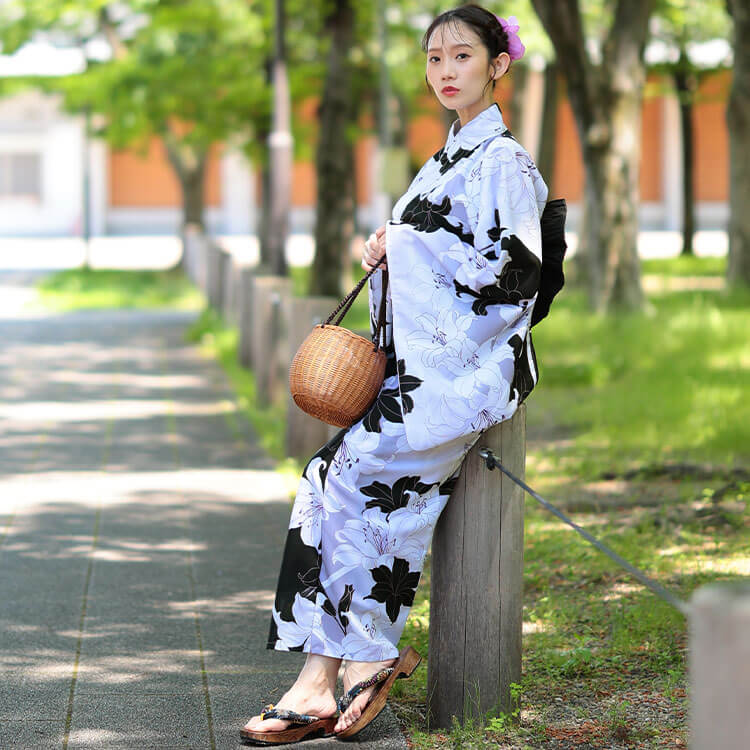 大きいサイズ レディース 接触冷感＆吸水速乾＆形状記憶百合柄上下セパレート浴衣＆結び帯3点セット